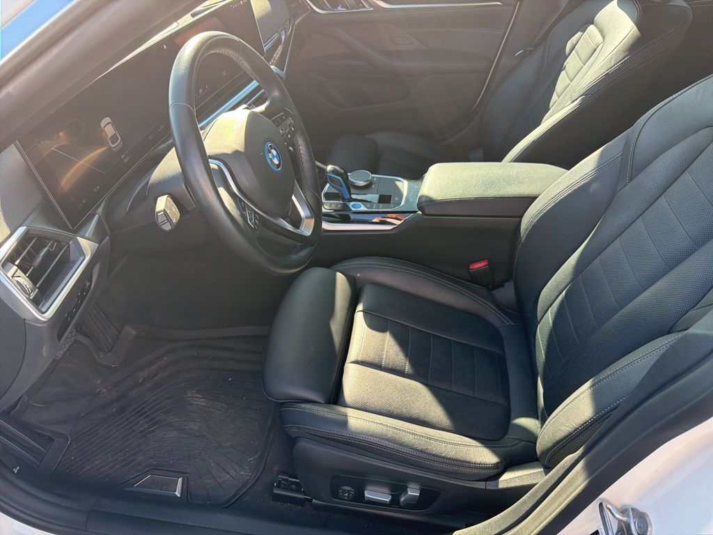 Thumbnail: 2022 BMW i4 - 6