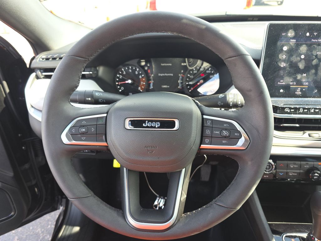 2025 Diamond Black Crystal Pearlcoat Jeep Compass Limited 4X4 SUV