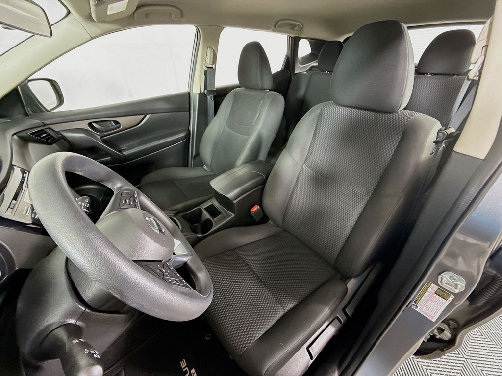 Thumbnail: 2017 Nissan Rogue Sport - 20