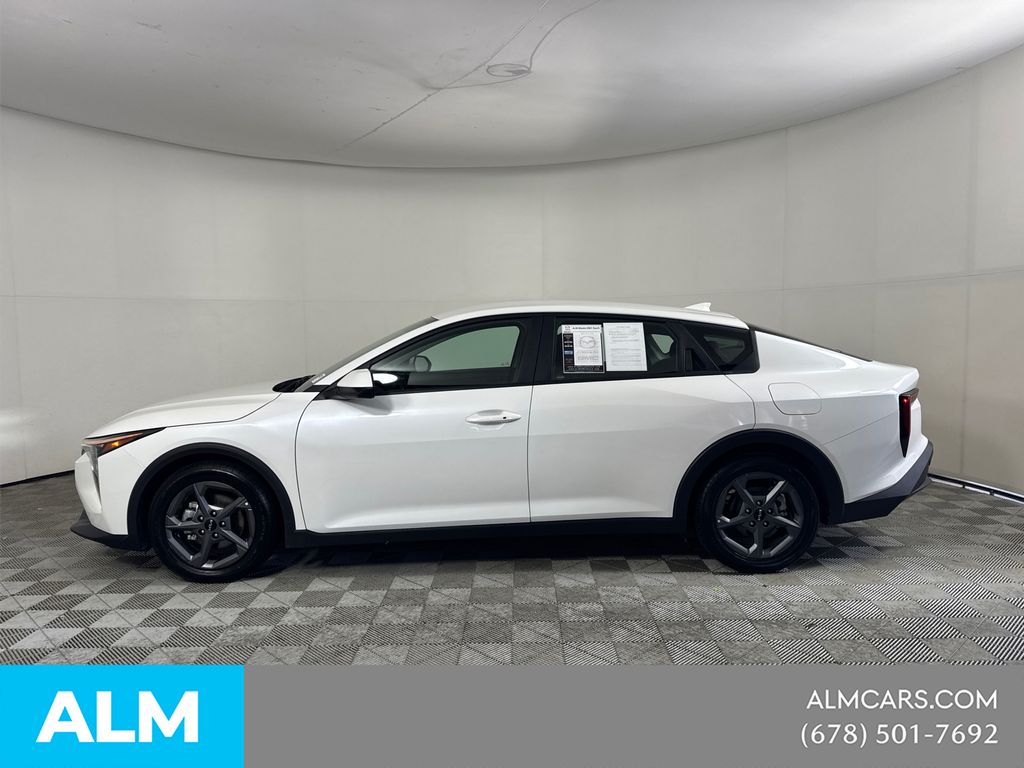 Used 2025 White Kia LXS image 11