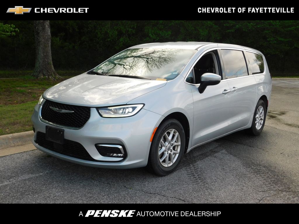 2023 Chrysler Pacifica Touring L -
                Fayetteville, AR