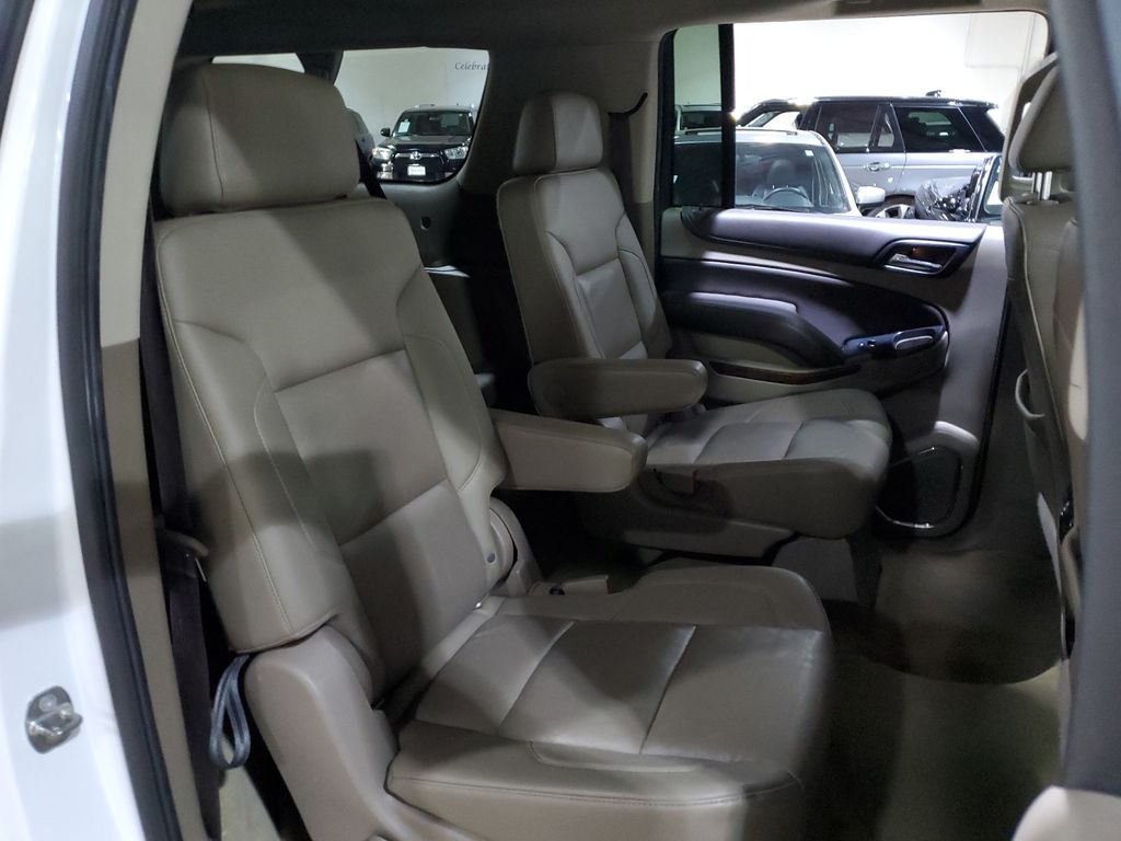 2017 Chevrolet Suburban LT 25