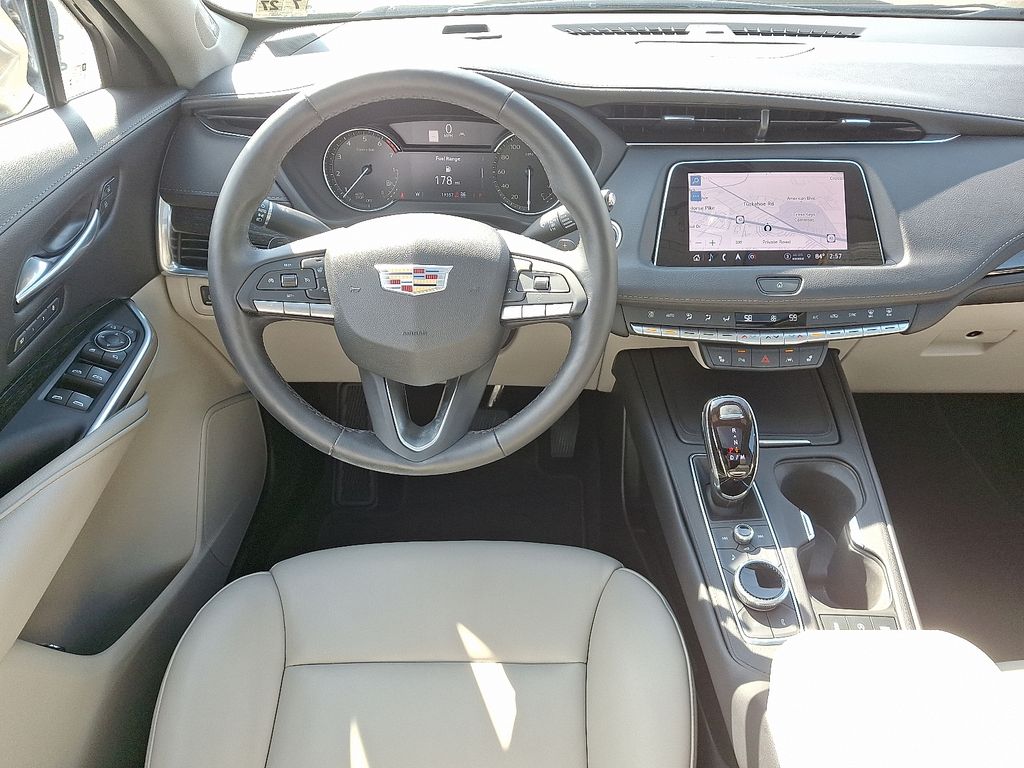 Thumbnail: 2023 Cadillac XT4 - 12