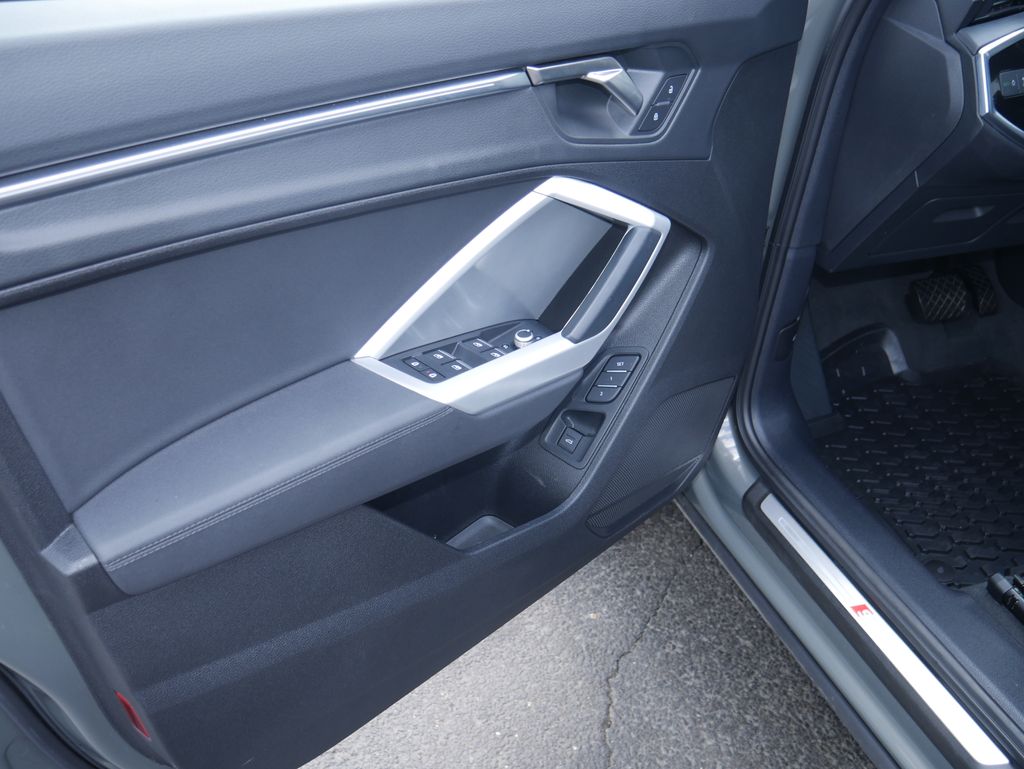 Thumbnail: 2023 Audi Q3 - 4