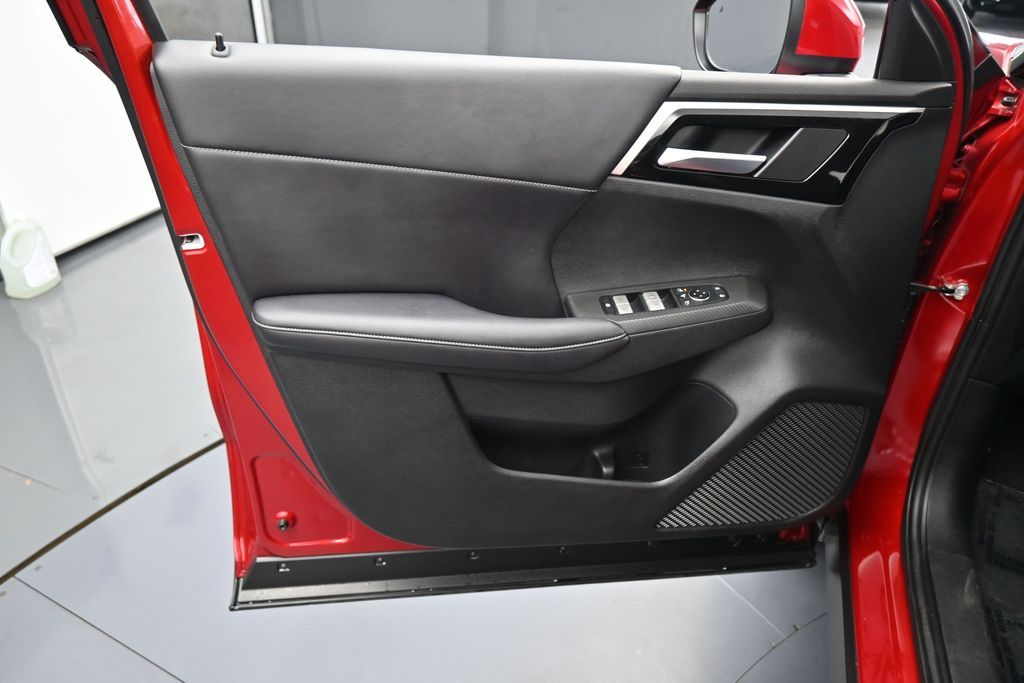 Used 2024 Red Mitsubishi SE Black Edition image 13