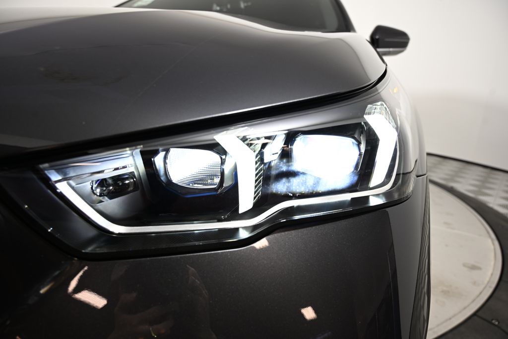 Thumbnail: 2025 BMW 5 Series - 9