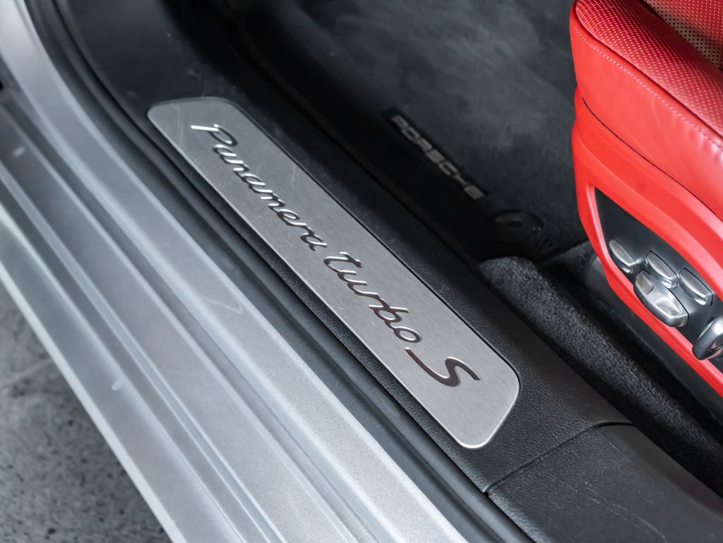 Certified Used 2018  Porsche Turbo S image 15