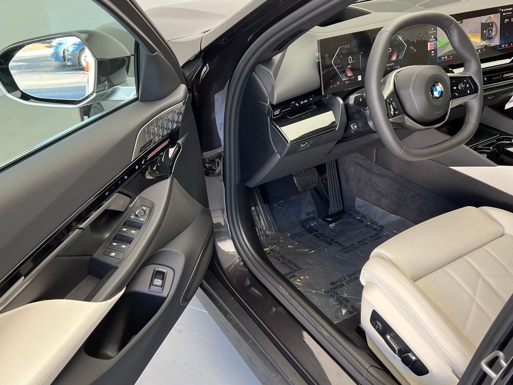 2025 BMW 5 Series 530i 21