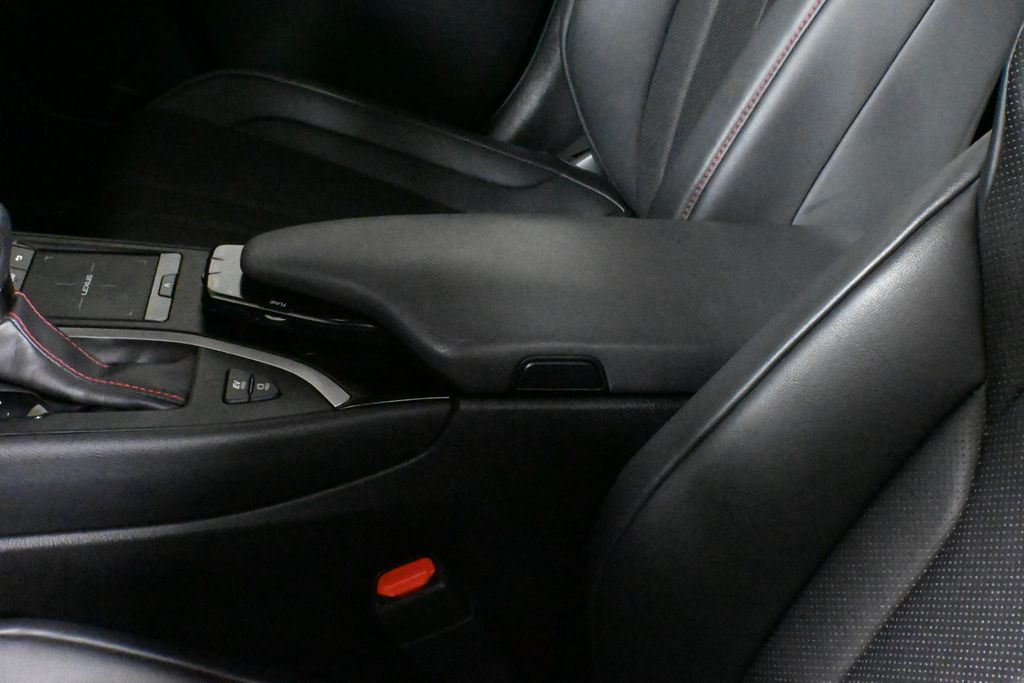 Thumbnail: 2022 Lexus UX - 26