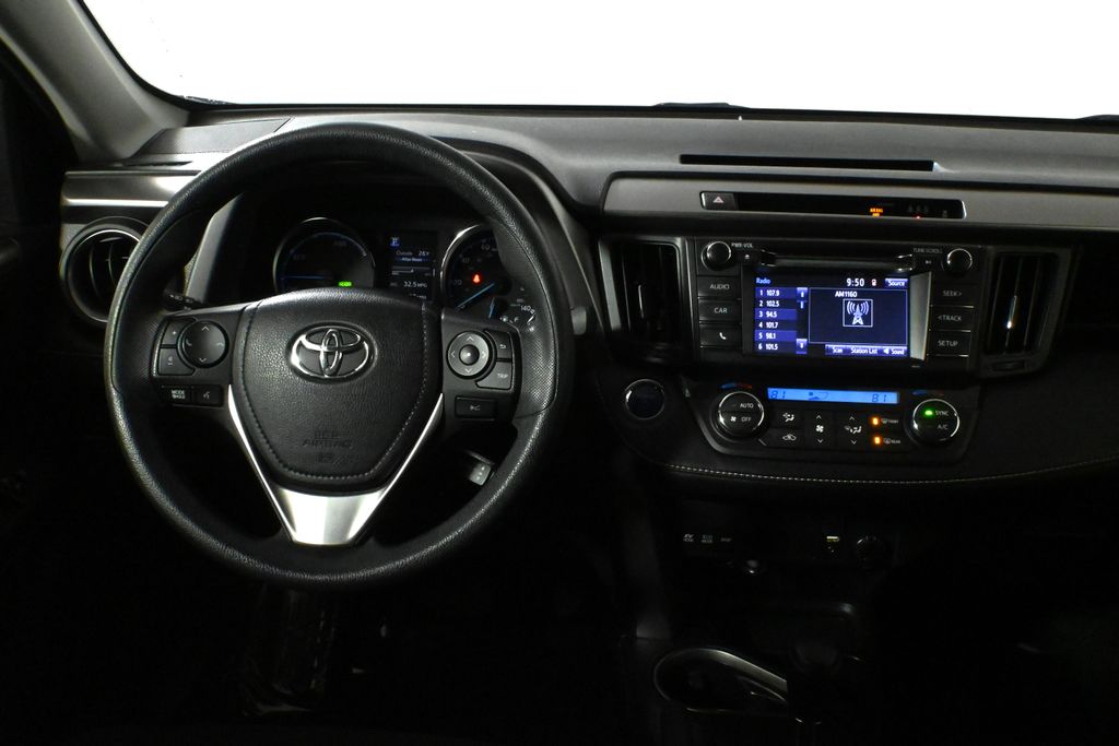 2018 Toyota RAV4 LE 18