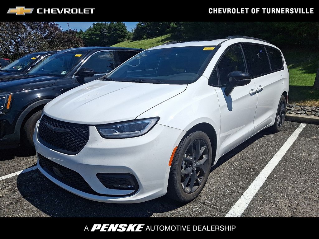Thumbnail: 2025 Chrysler Pacifica - 1