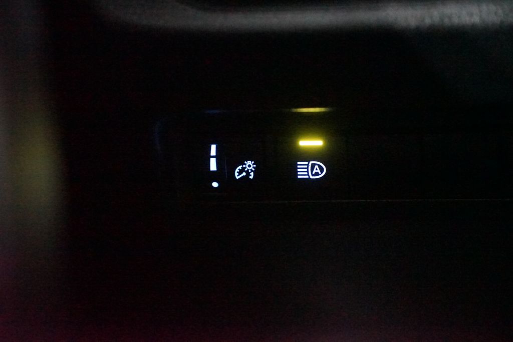 Thumbnail: 2022 Toyota RAV4 - 23