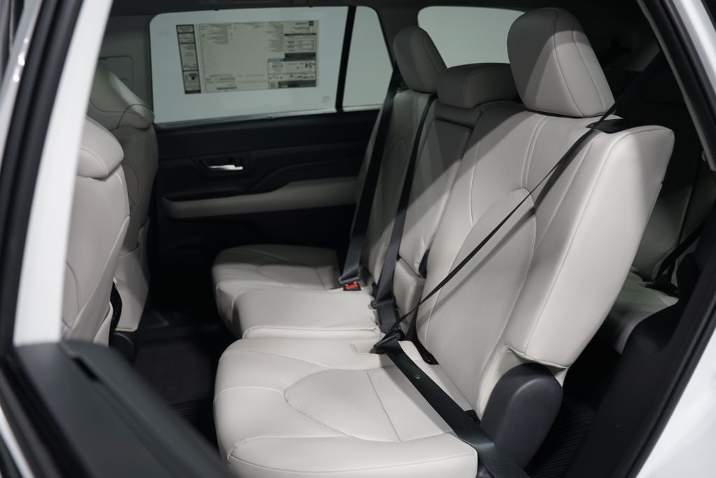 2025 Toyota Grand Highlander XLE 28