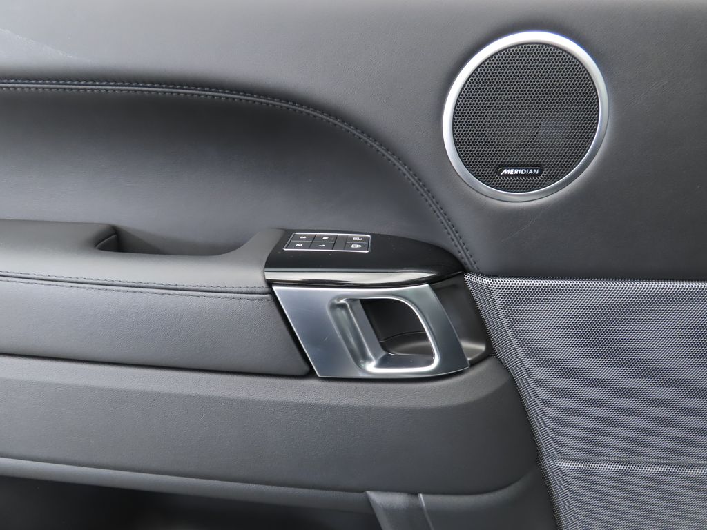 Thumbnail: 2022 Land Rover Range Rover Sport - 23