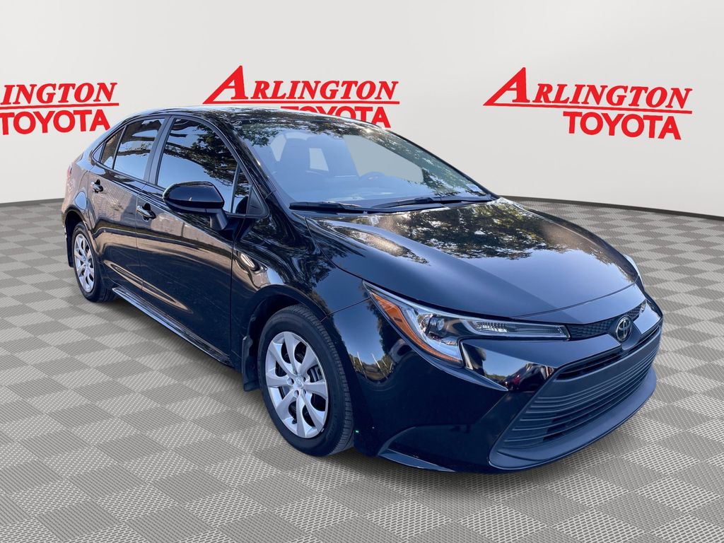 2025 Toyota Corolla LE's photo