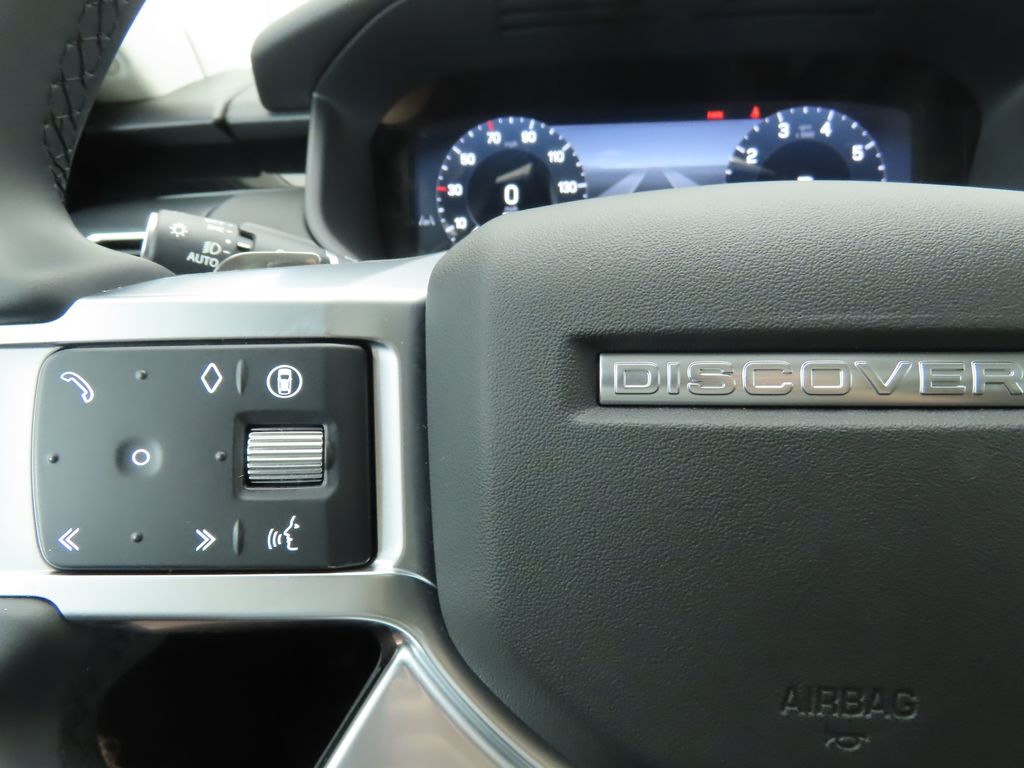 Thumbnail: 2024 Land Rover Discovery - 11