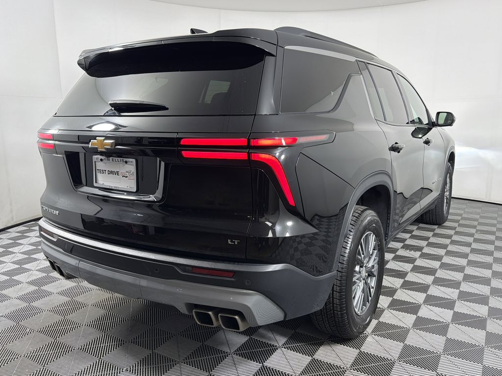 used 2024 Chevrolet Traverse car, priced at $31,900