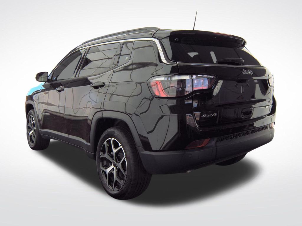 2025 Diamond Black Crystal Pearlcoat Jeep Compass Limited 4X4 SUV