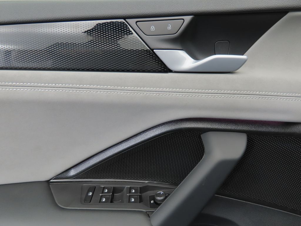 Thumbnail: 2025 Volkswagen Tiguan - 24