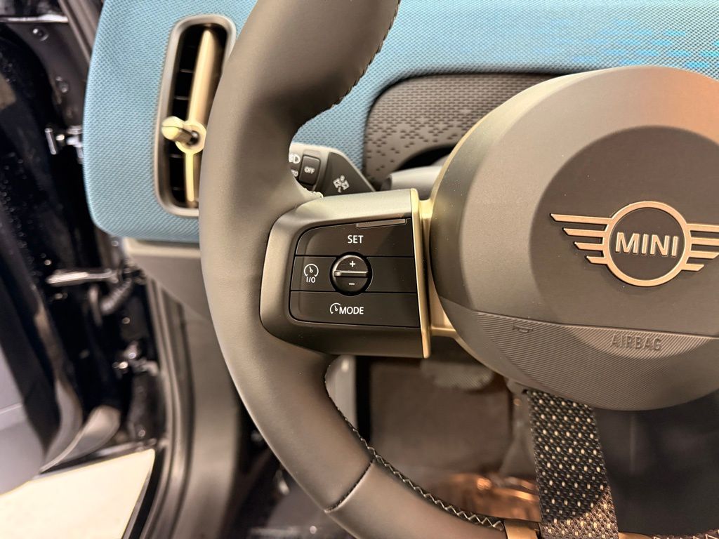 2025 MINI Cooper Countryman Signature 13