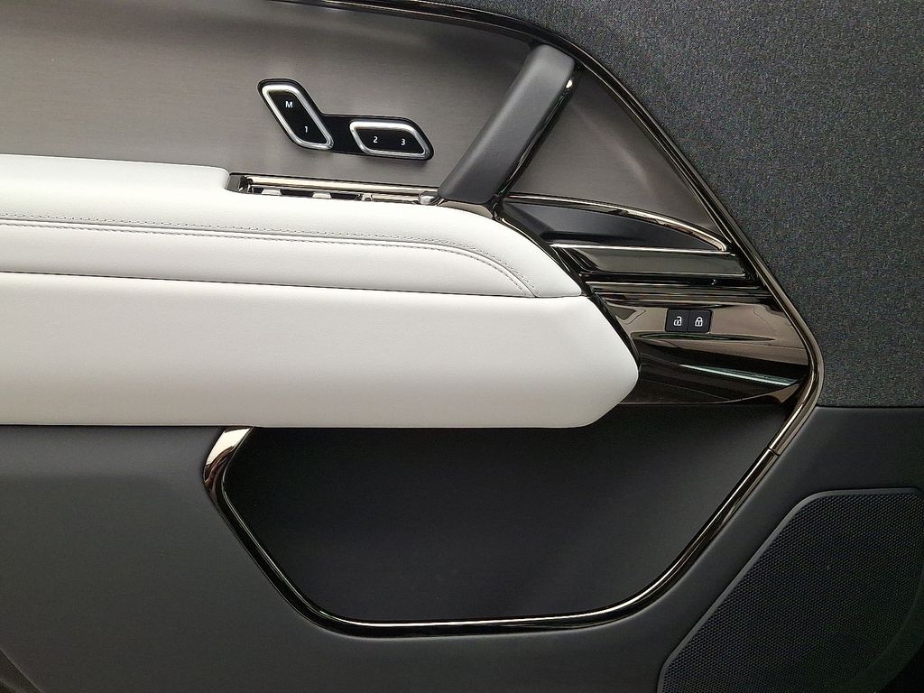 Thumbnail: 2026 Land Rover Range Rover Sport - 9