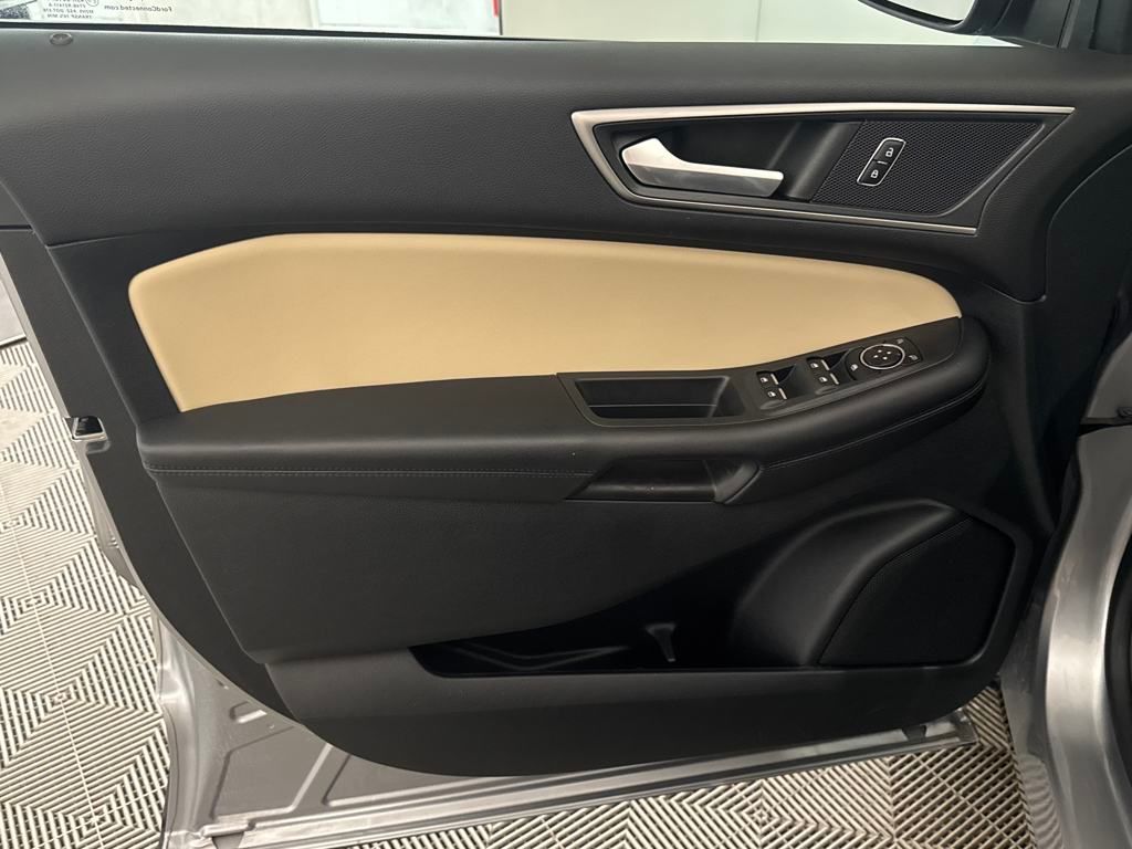 2022 Ford Edge SEL photo 10