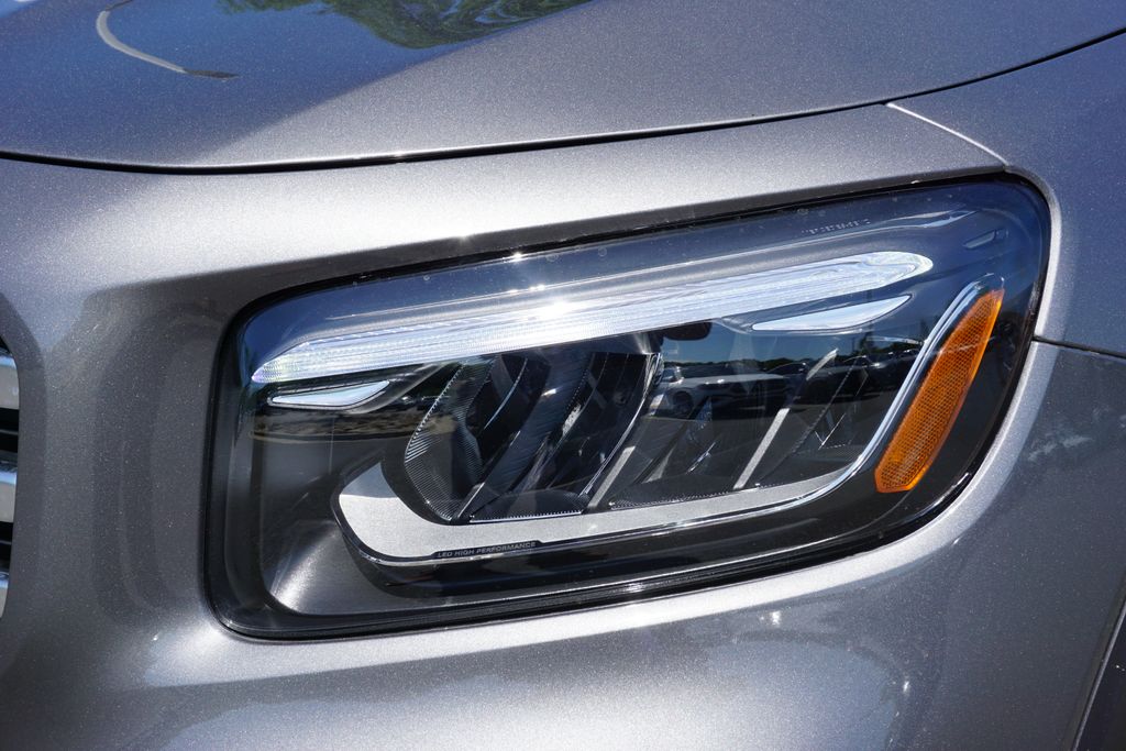 2025 Mercedes-Benz GLB 250 8