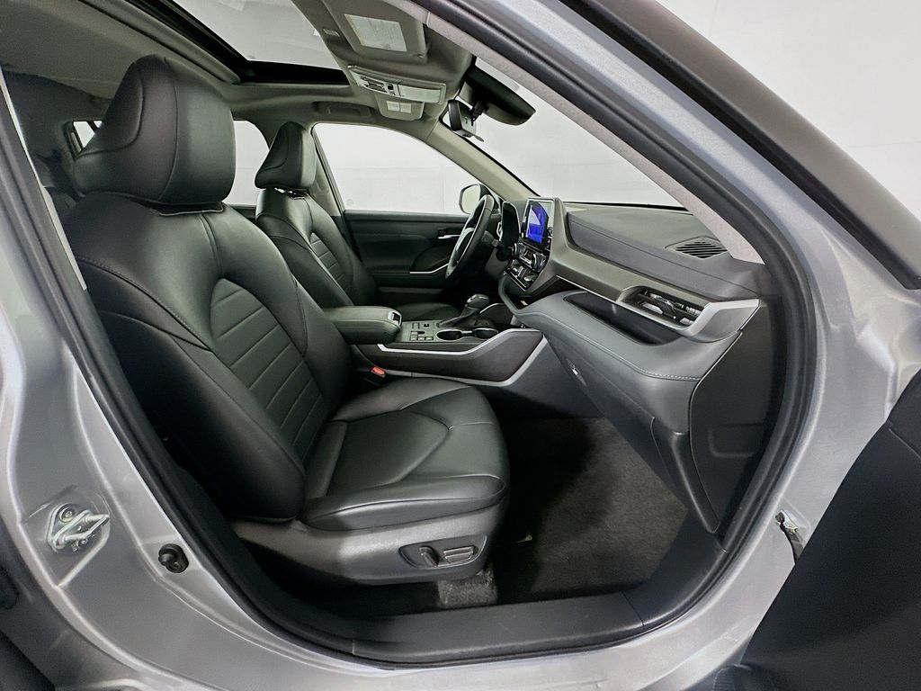 Thumbnail: 2024 Toyota Highlander - 29
