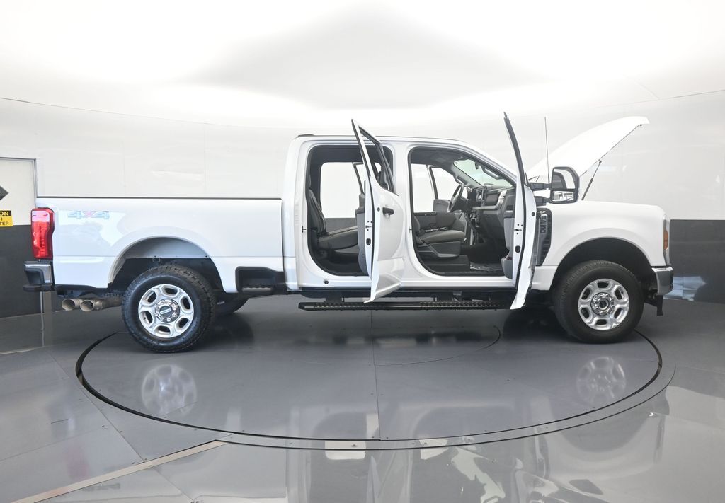 Used 2025 Oxford White Ford XLT image 76