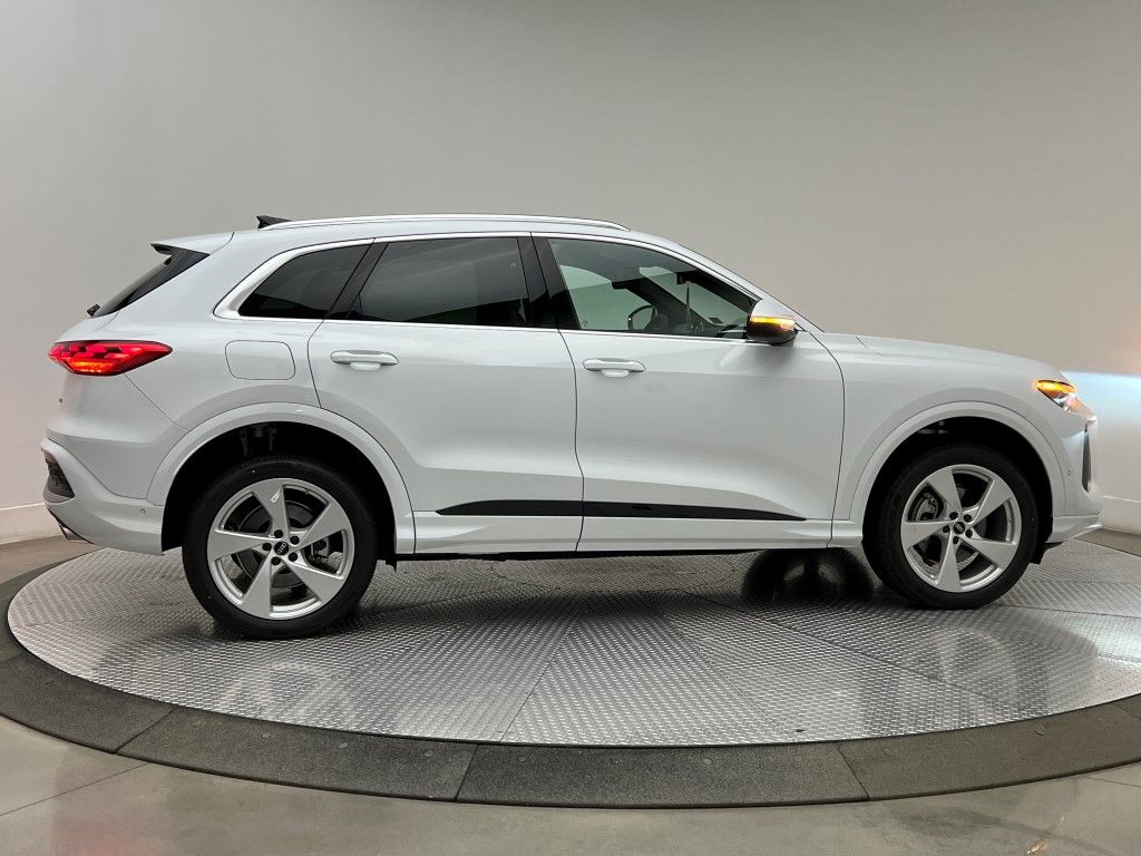 Thumbnail: 2025 Audi Q5 - 6