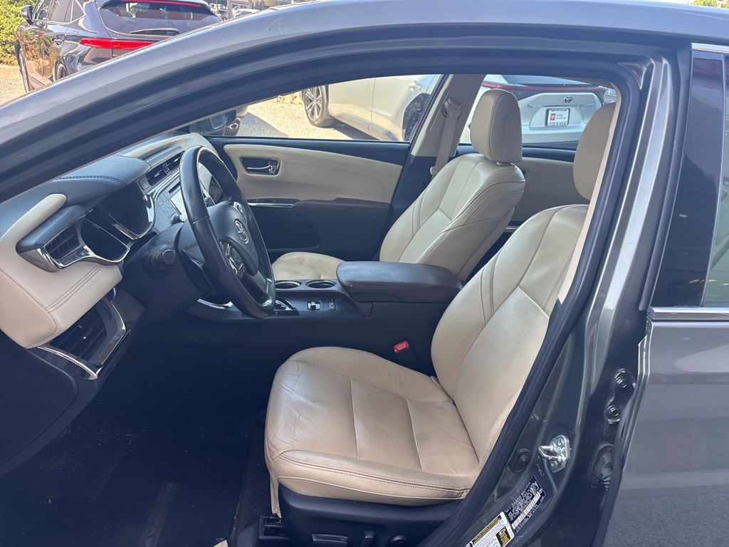 Used 2013 Green Toyota XLE Touring image 9