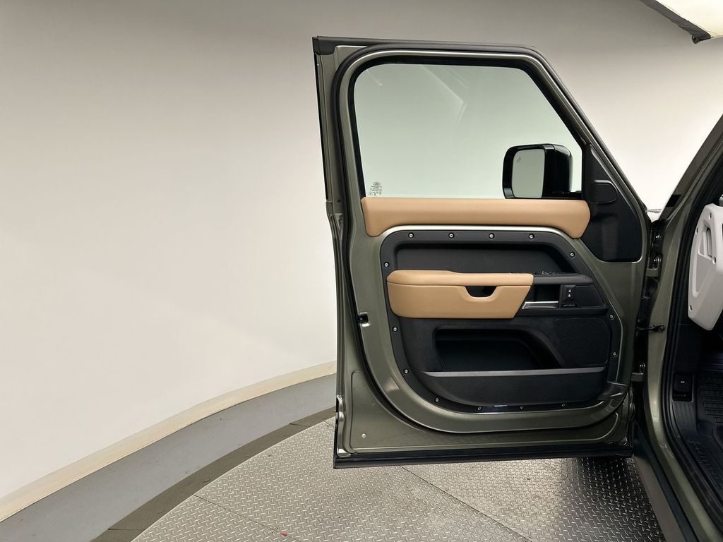 Thumbnail: 2025 Land Rover Defender - 8