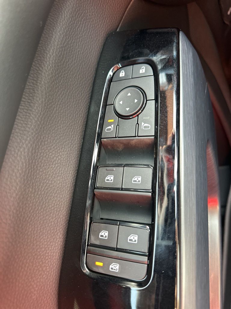 2025 Everest White Pearl Tricoat Nissan Pathfinder SL FWD SUV
