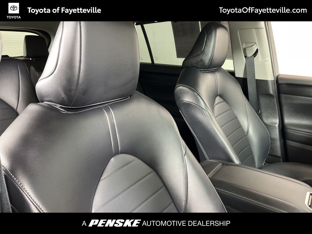 Thumbnail: 2023 Toyota Highlander - 8