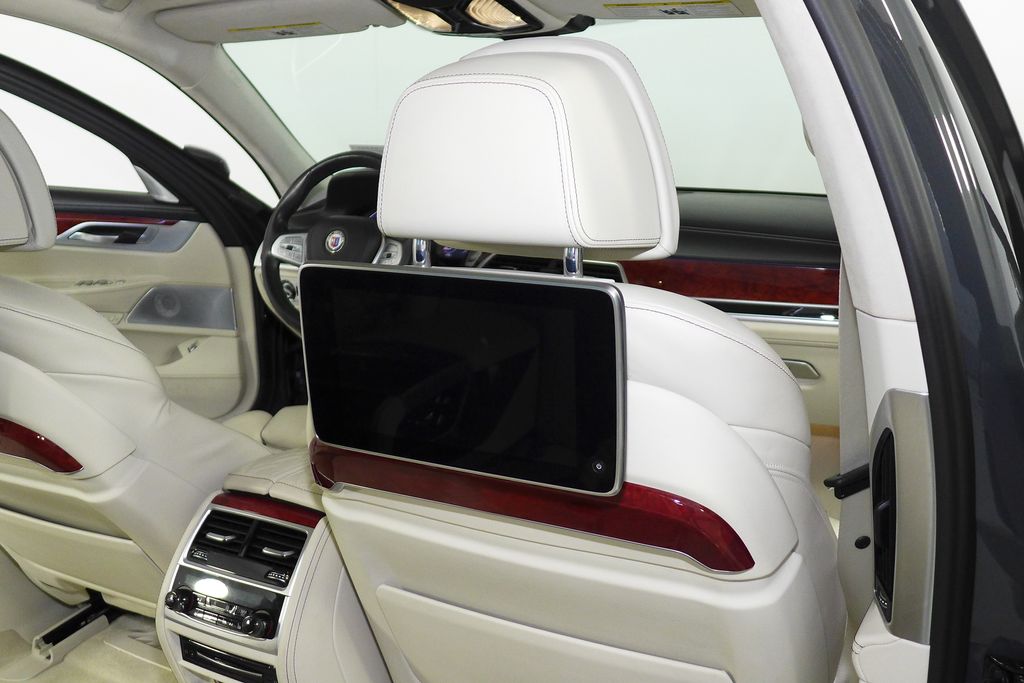 Thumbnail: 2021 BMW 7 Series - 21