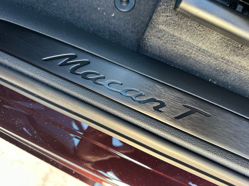 Thumbnail: 2026 Porsche Macan - 18