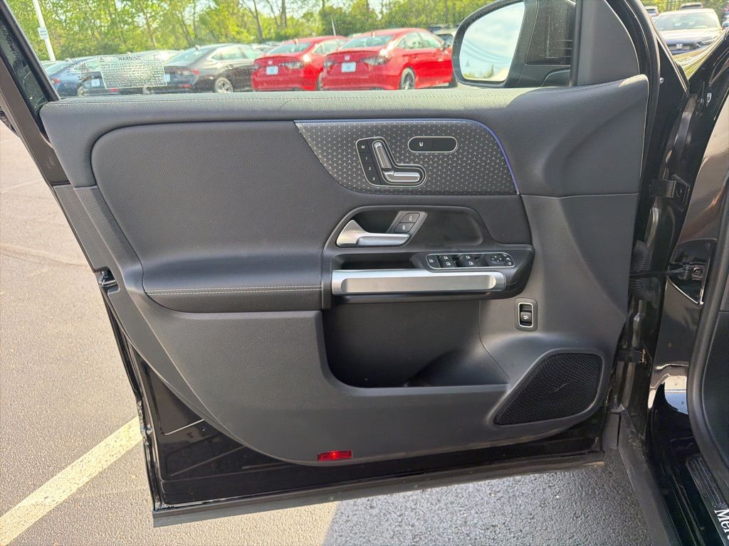 Thumbnail: 2025 Mercedes-Benz GLB - 17