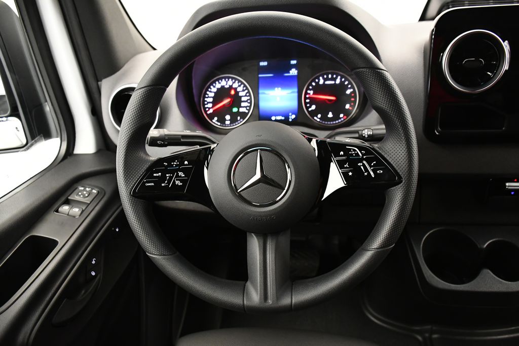 Thumbnail: 2025 Mercedes-Benz Sprinter - 14