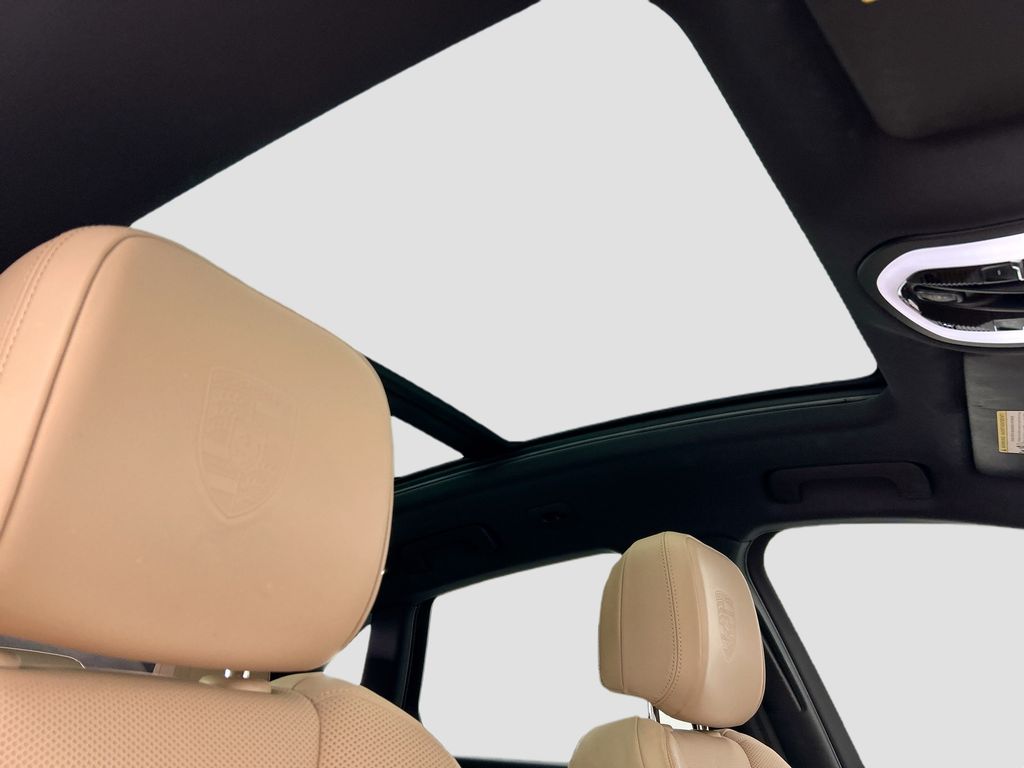 Thumbnail: 2020 Porsche Macan - 21