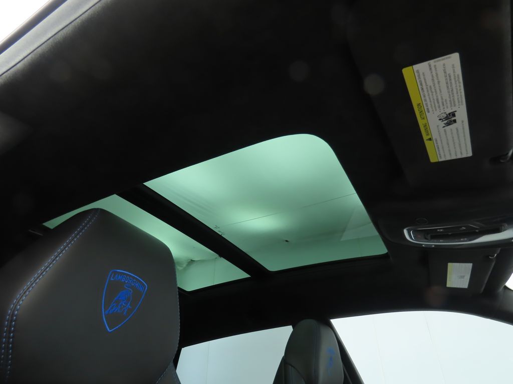 Thumbnail: 2023 Lamborghini Urus - 17