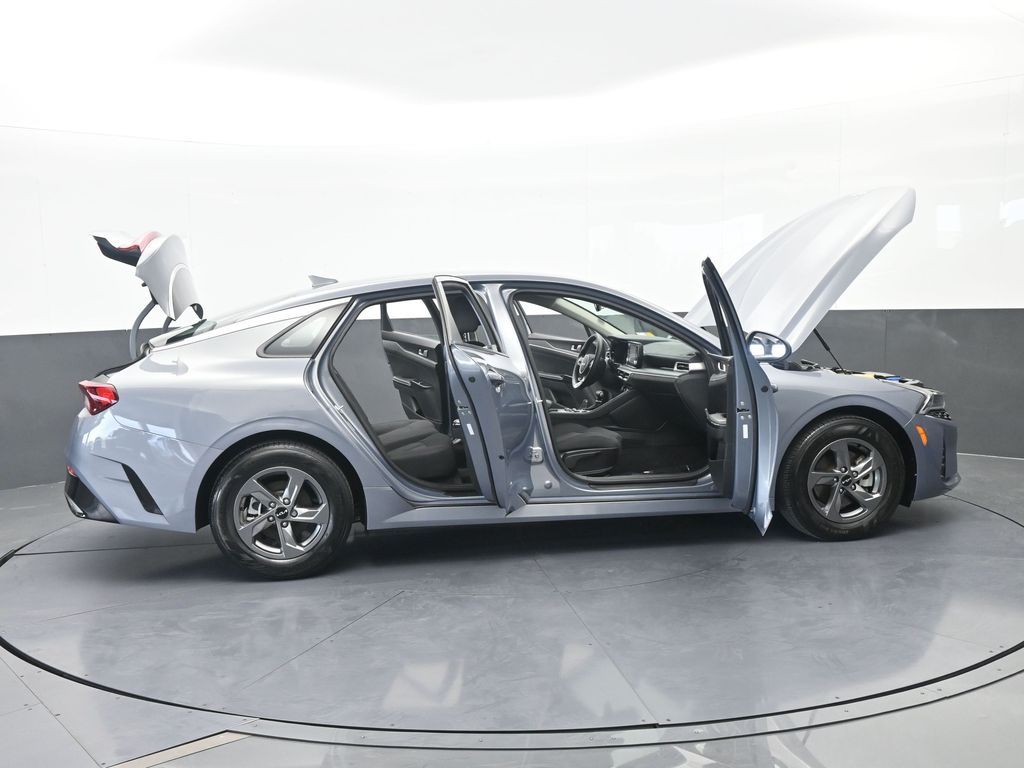 Used 2024 Everlasting Silver Kia LXS image 67