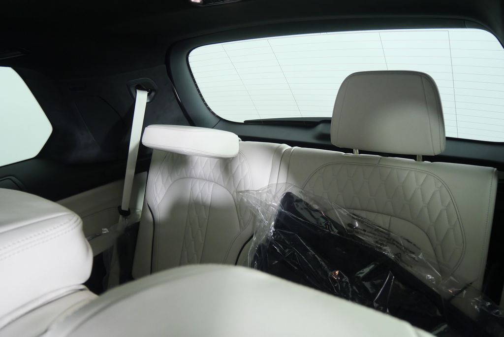 Thumbnail: 2026 BMW X7 - 18