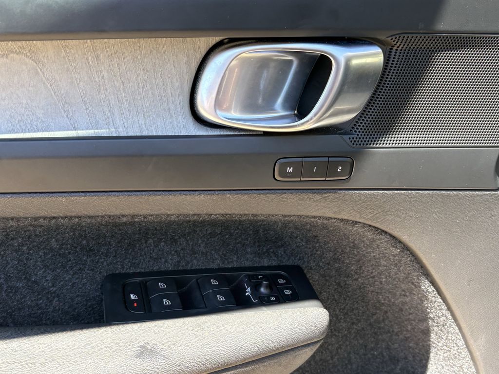 2023 Volvo XC40 B5 Plus Bright Theme - 10