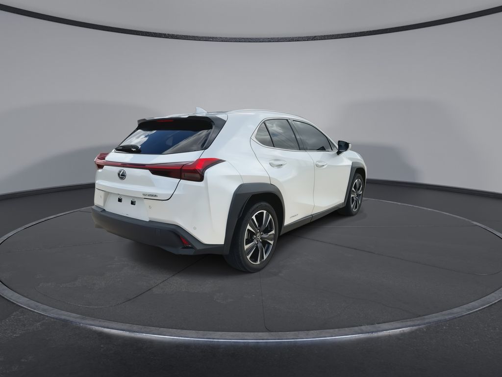 Thumbnail: 2021 Lexus UX - 8