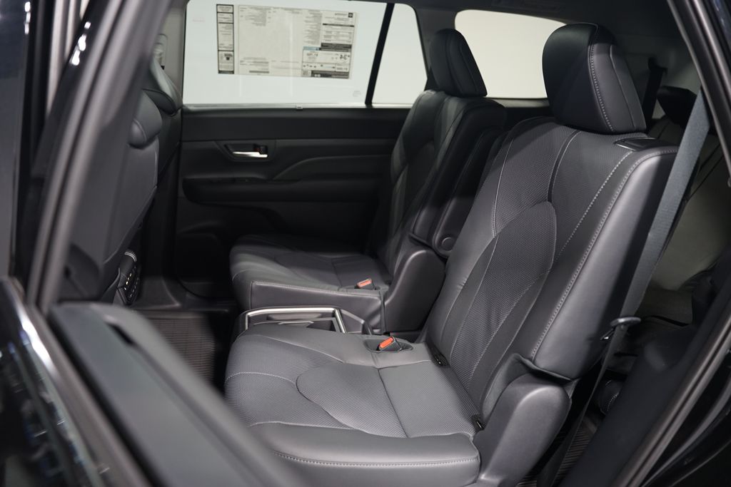 Thumbnail: 2025 Toyota Grand Highlander - 30