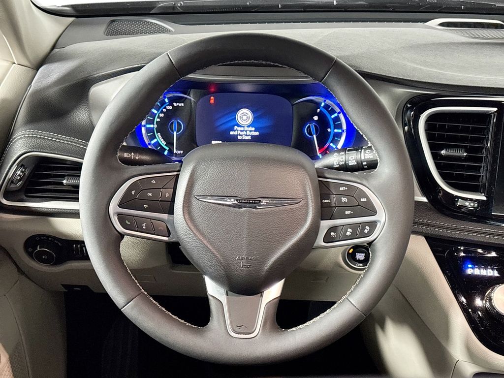 2024 Chrysler Pacifica Hybrid Select