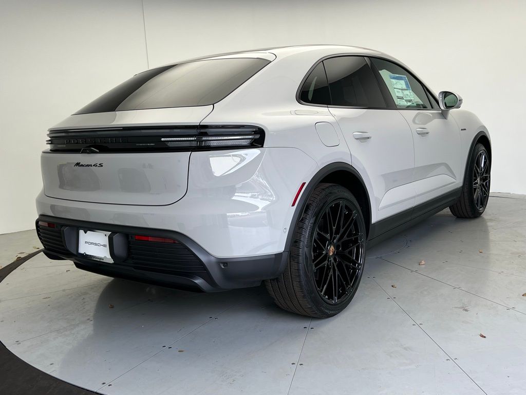 Thumbnail: 2026 Porsche Macan - 22