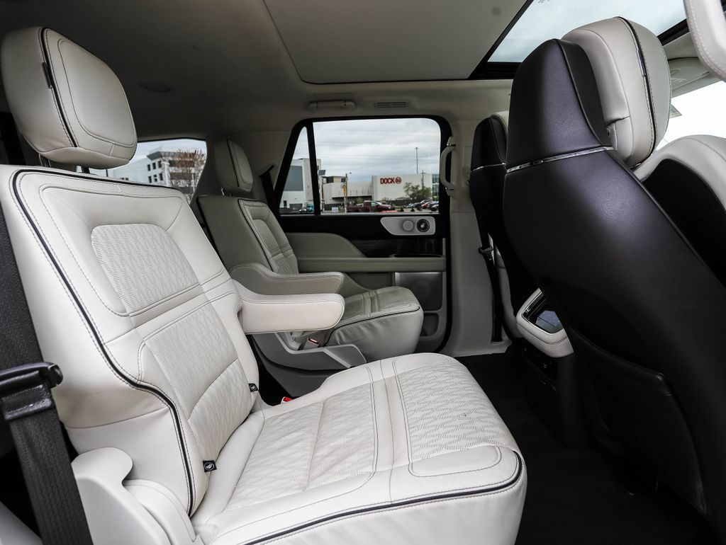 Thumbnail: 2022 Lincoln Navigator - 27