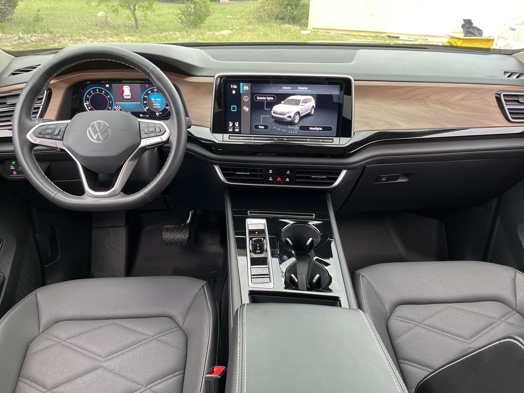 2024 Volkswagen Atlas SE 16