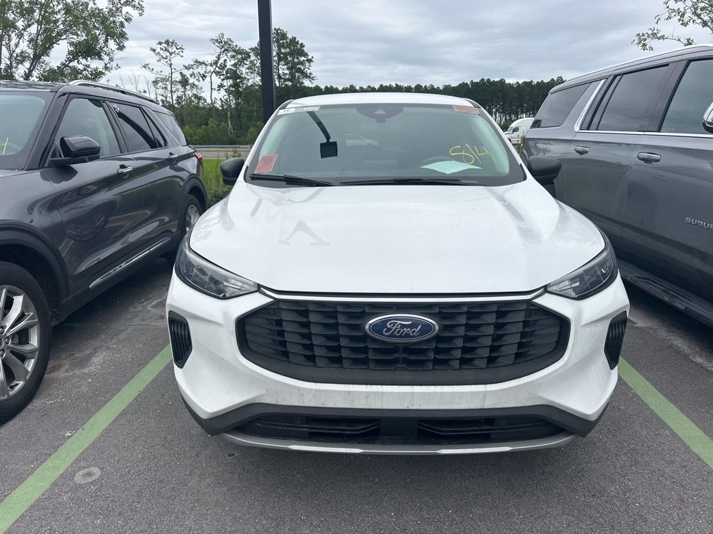 2023 Oxford White Ford Escape Active FWD SUV